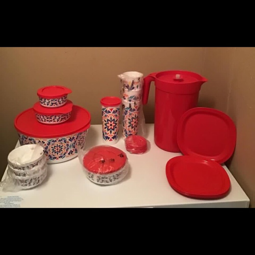 Tupperware Set